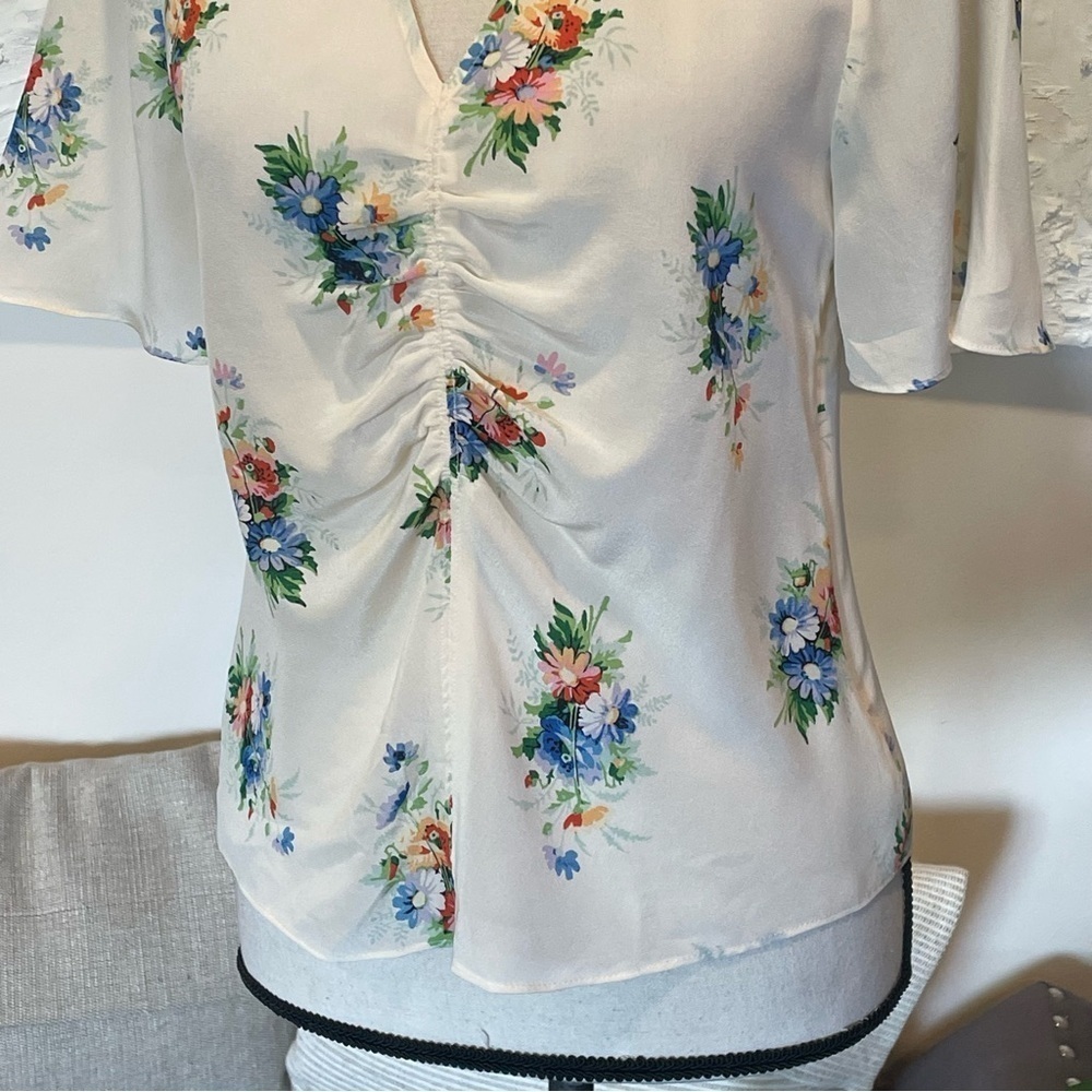 Madewell Shirred-Front Top Women's Cream Floral Silk Classic Corsage V-Neck Sz 2 - Picture 7 of 7